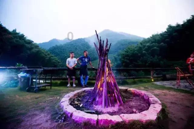 救援摄影师男孩